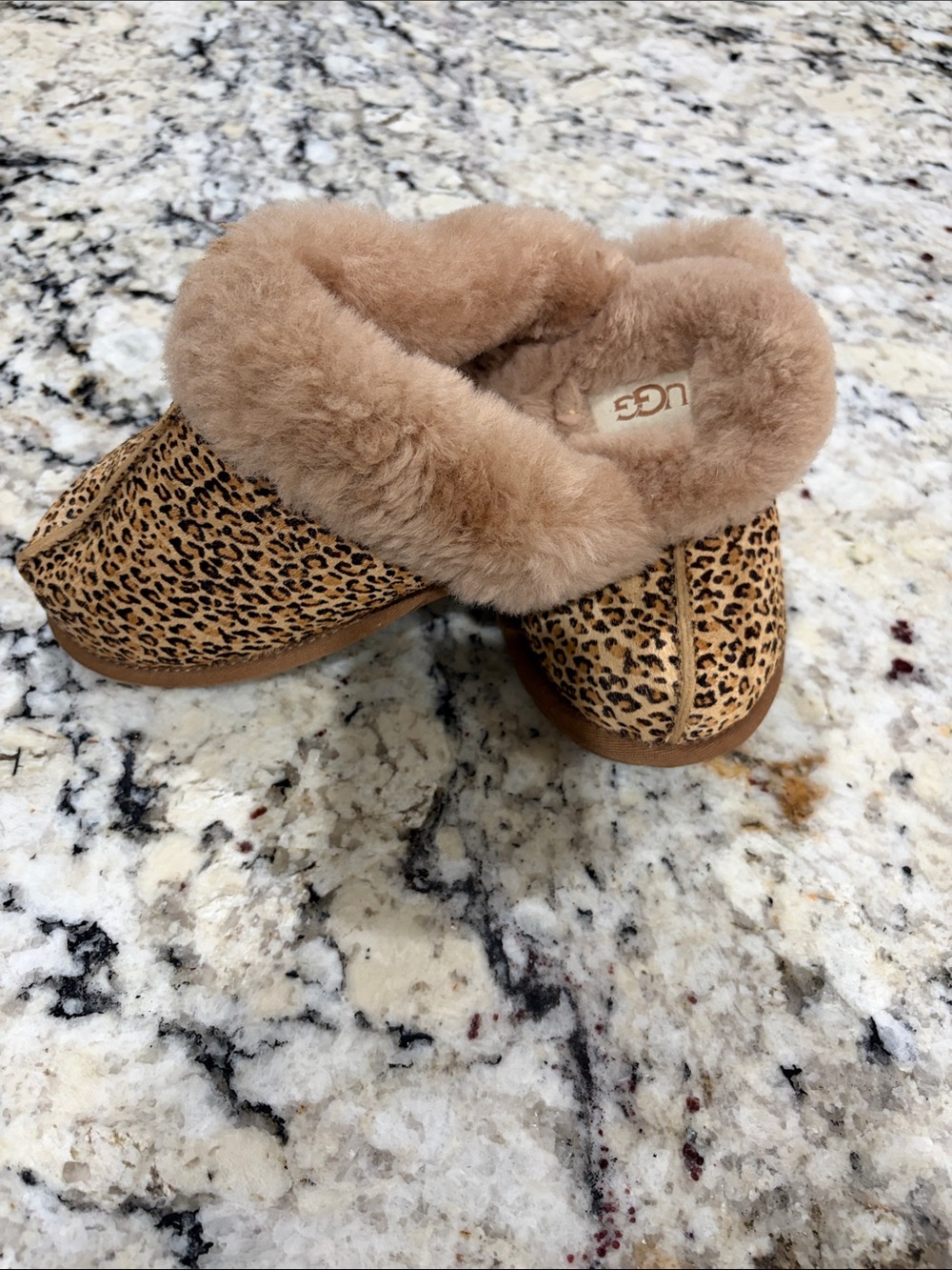 UGG Women’s Sz9 Leopard Print Scuffette Caspian Slippers - Chestnut Tan